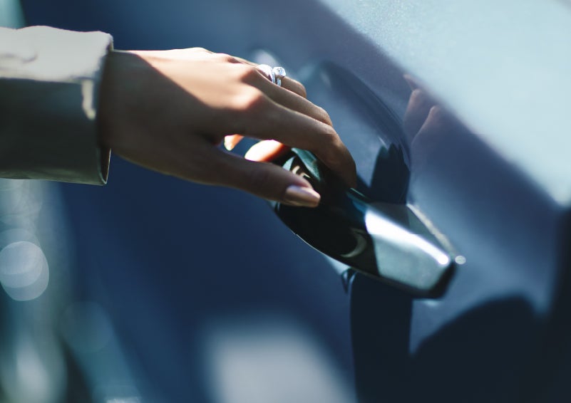 A hand gracefully grips the Light Touch Handle of a 2024 Lincoln Aviator® SUV to demonstrate its ease of use | Apple Lincoln Apple Valley in Apple Valley MN