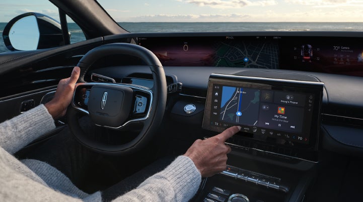 The driver of a 2024 Lincoln Nautilus® SUV interacts with the new Lincoln Digital Experience. | Apple Lincoln Apple Valley in Apple Valley MN