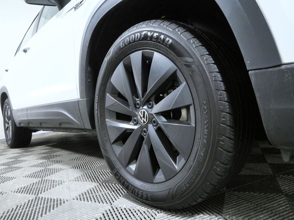 Used 2022 Volkswagen Taos S with VIN 3VVAX7B26NM077968 for sale in Apple Valley, Minnesota