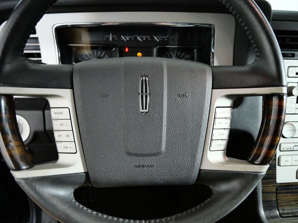 2007 Lincoln Navigator Base