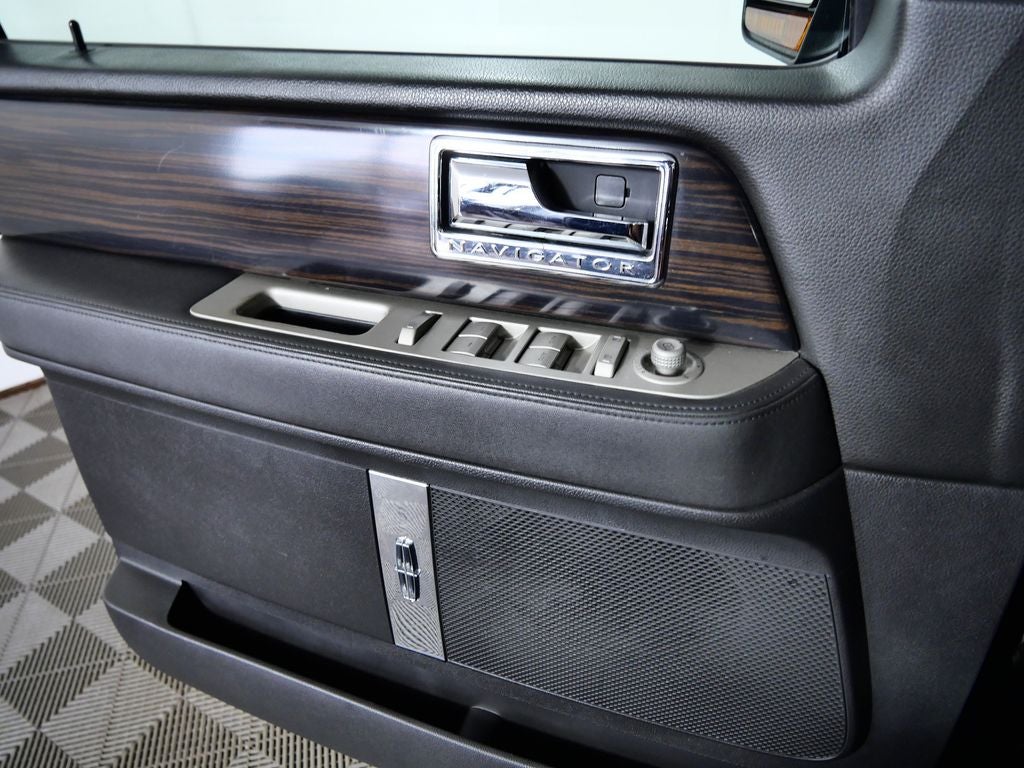 2007 Lincoln Navigator Base