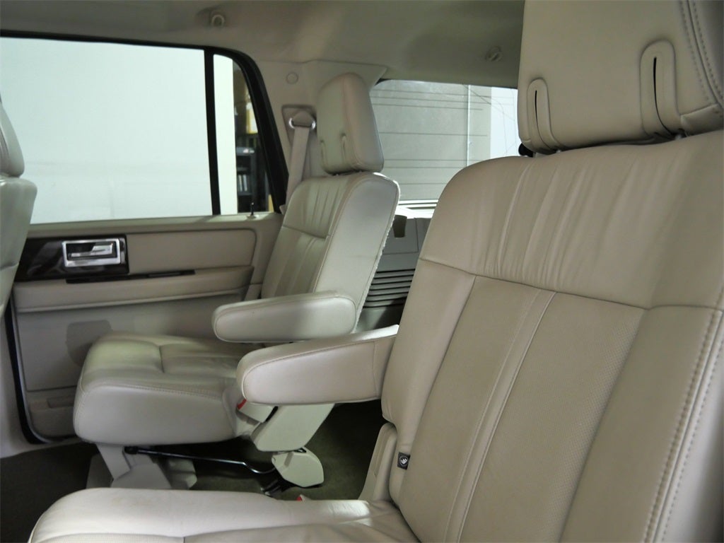 2015 Lincoln Navigator Base