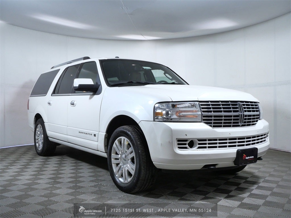 2013 Lincoln Navigator L Base