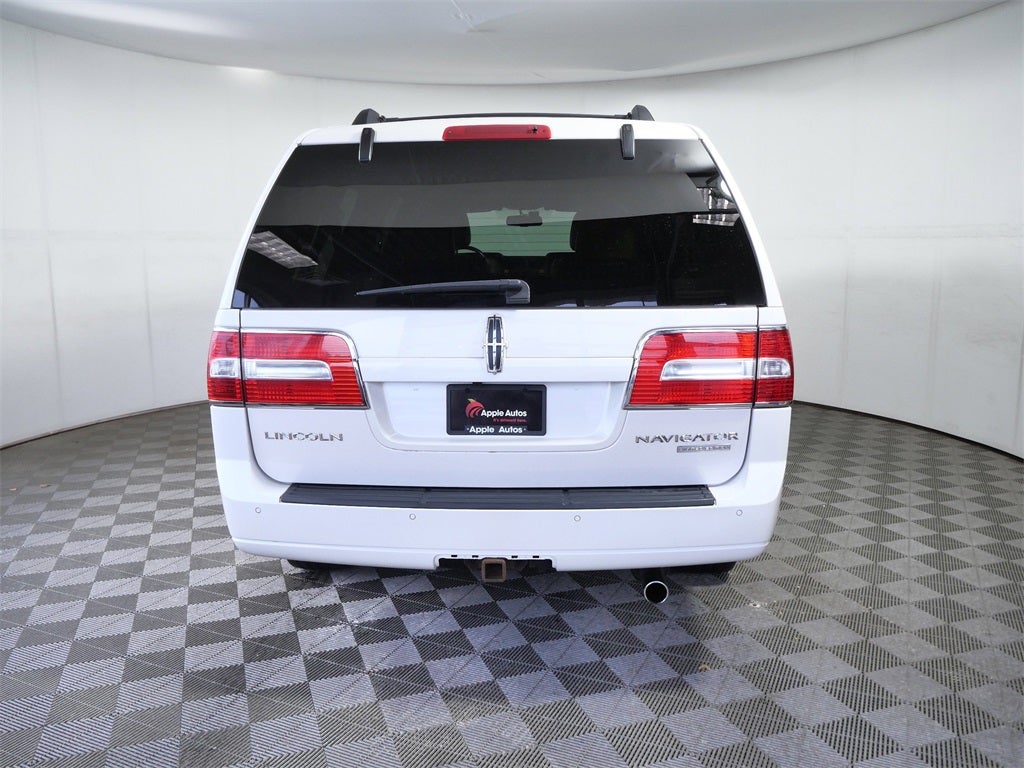 2013 Lincoln Navigator L Base
