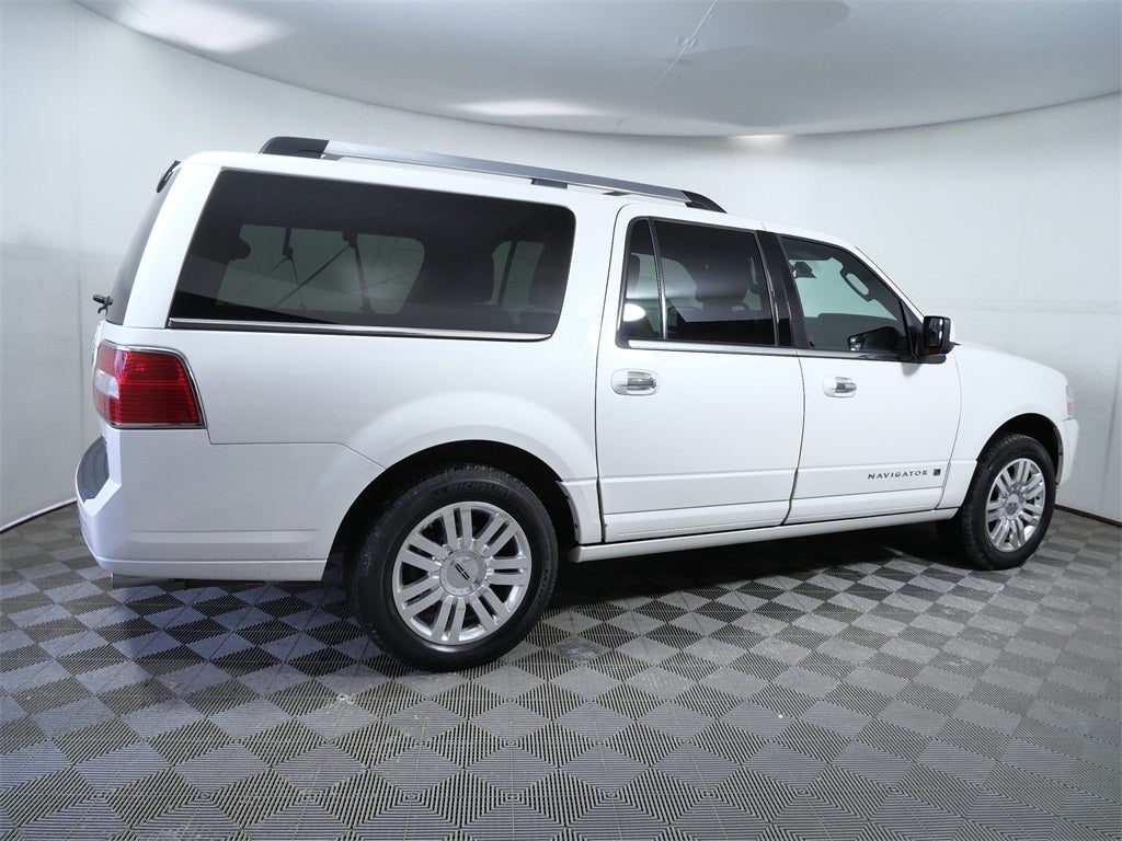 2013 Lincoln Navigator L Base