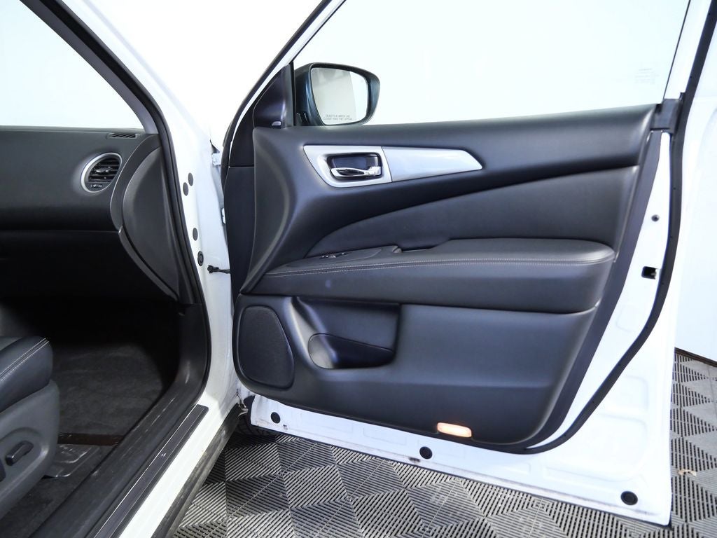 2019 Nissan Pathfinder SL