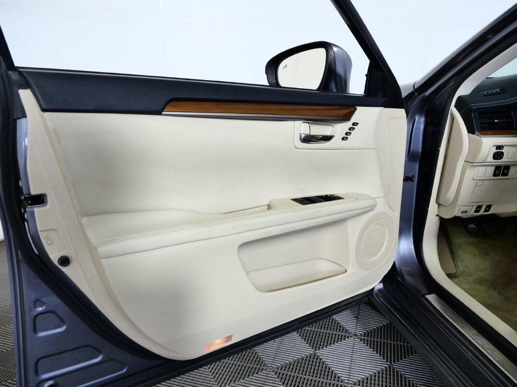 2013 Lexus ES 300h