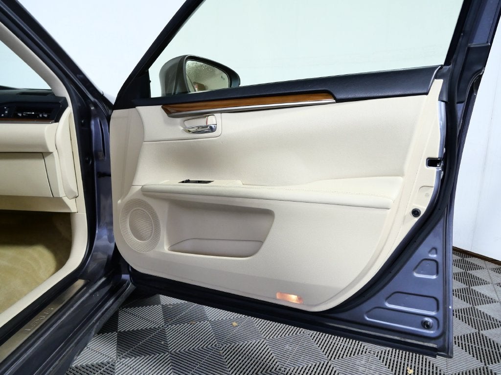 2013 Lexus ES 300h