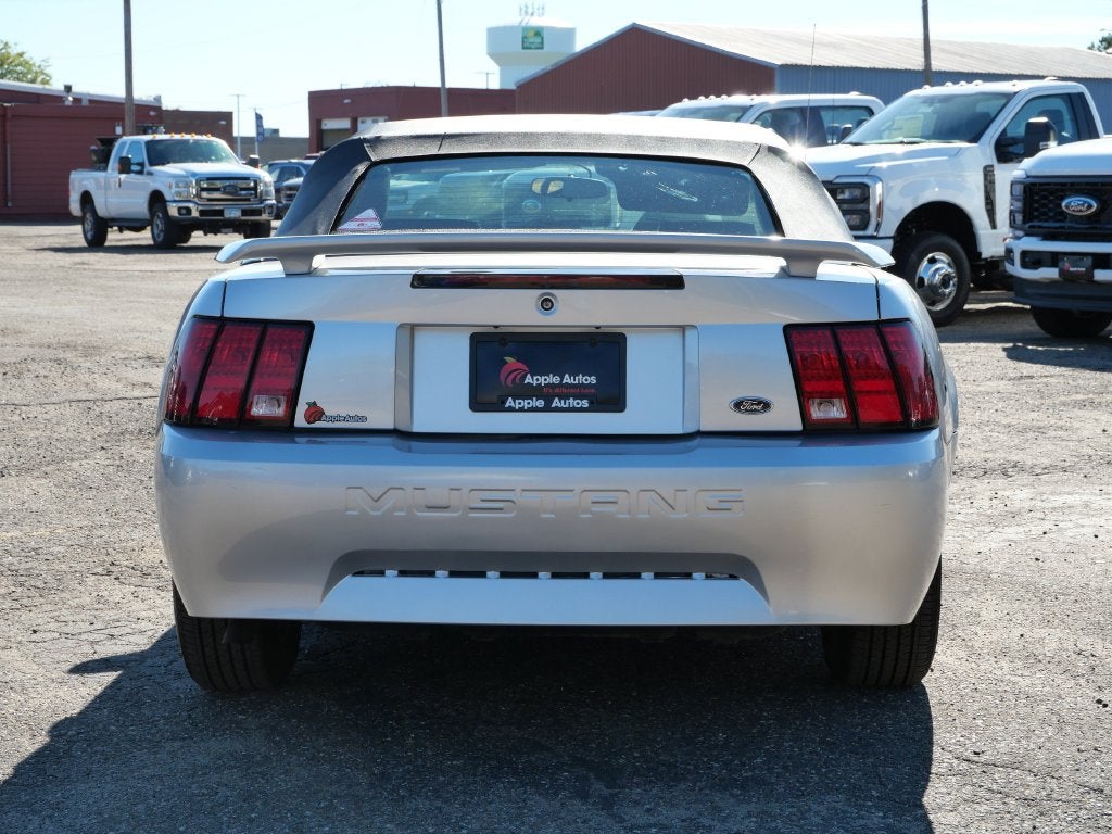 2004 Ford Mustang V6 Deluxe
