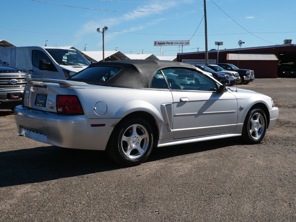 2004 Ford Mustang V6 Deluxe