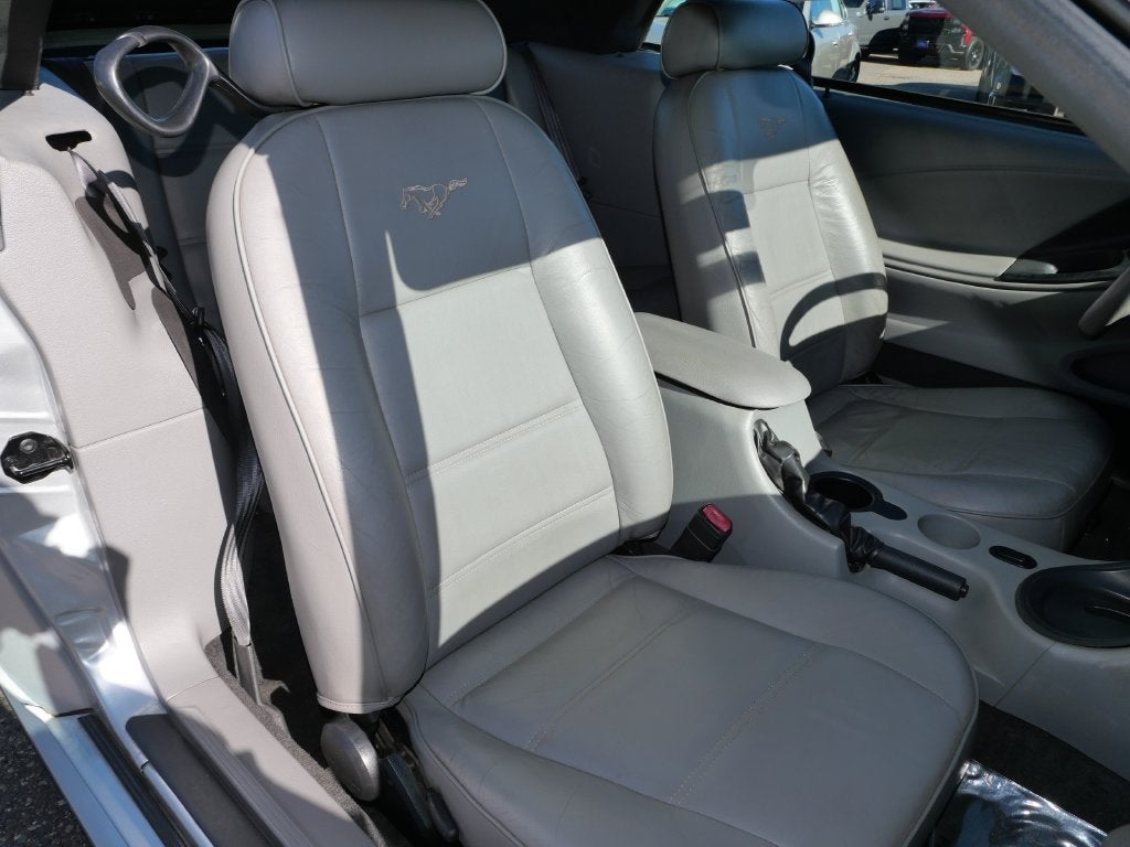 2004 Ford Mustang V6 Deluxe