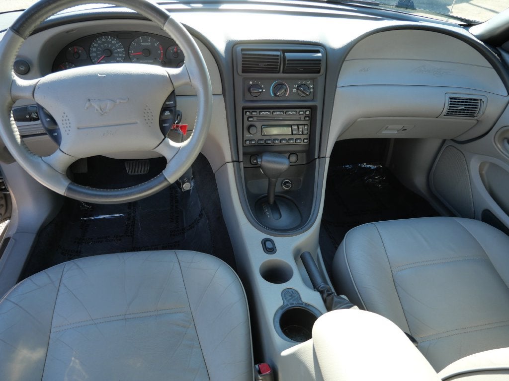 2004 Ford Mustang V6 Deluxe