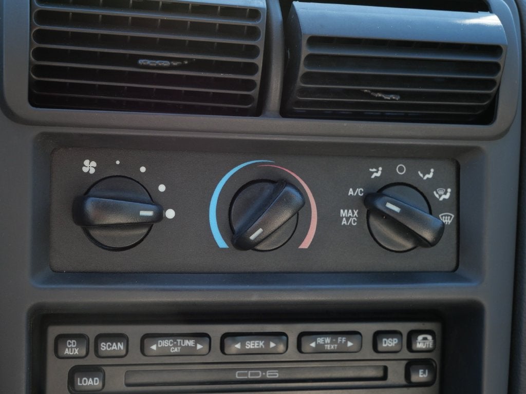 2004 Ford Mustang V6 Deluxe