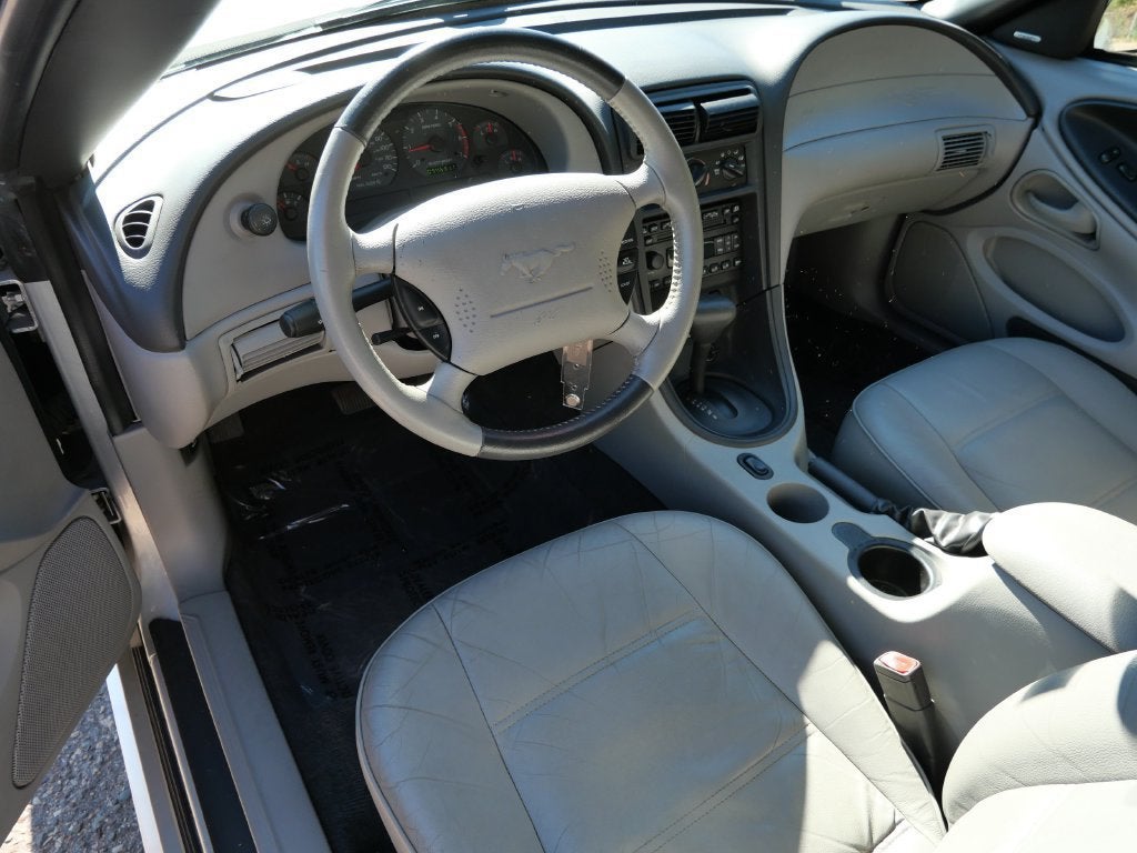 2004 Ford Mustang V6 Deluxe