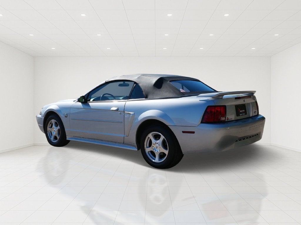 2004 Ford Mustang V6 Deluxe