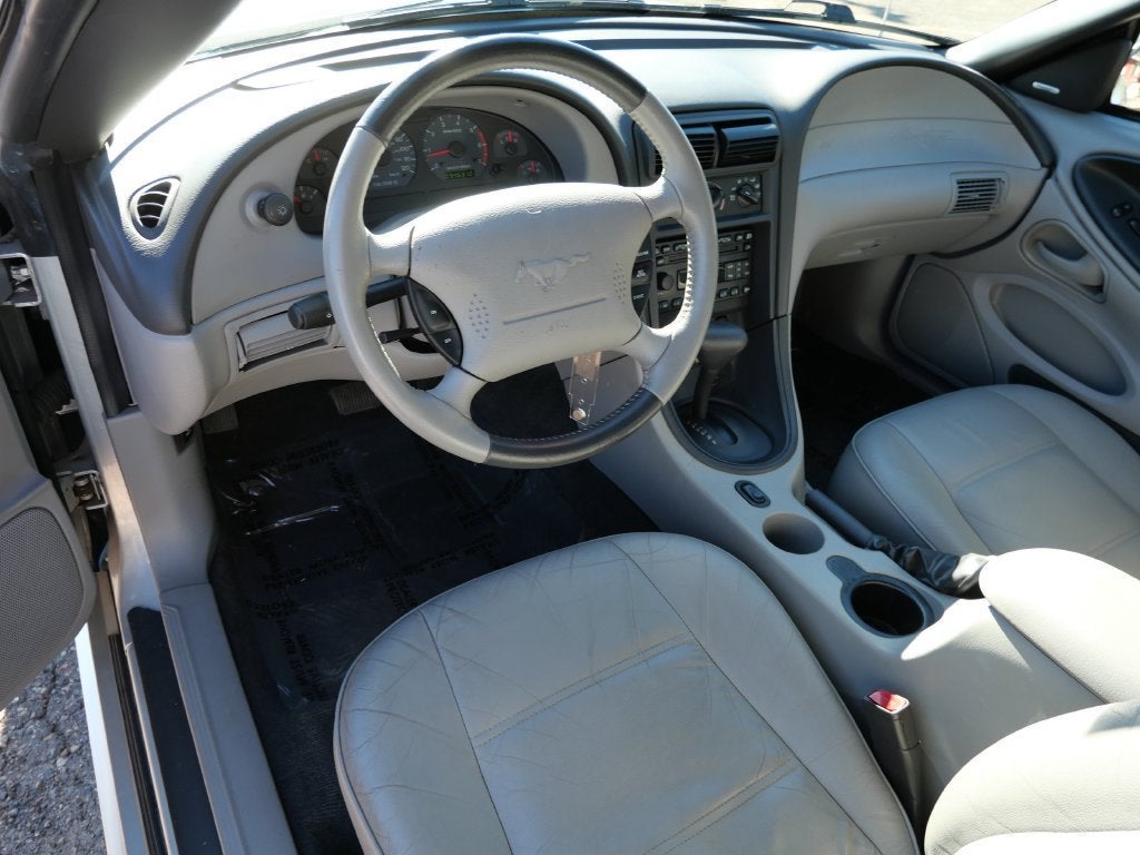 2004 Ford Mustang V6 Deluxe