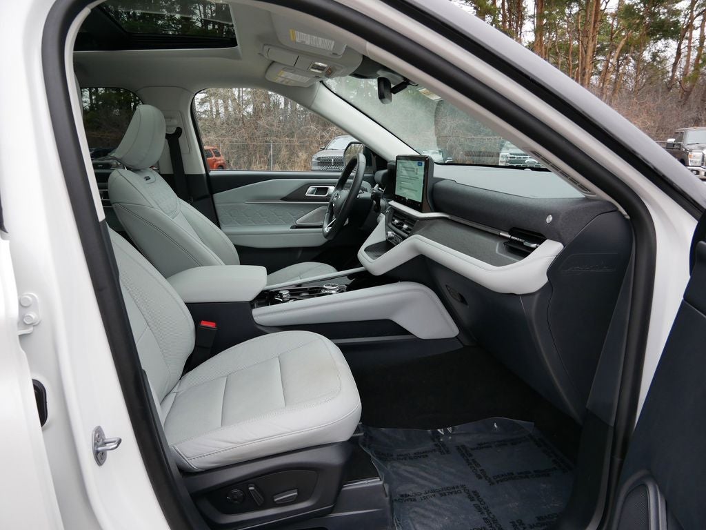 2025 Ford Explorer Platinum