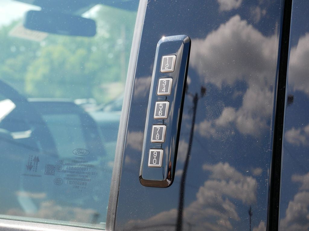 2022 Ford F-350SD Lariat