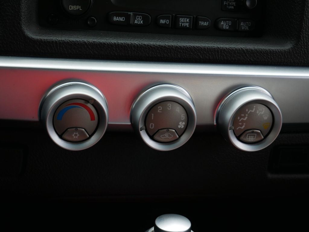 2004 Chevrolet SSR Base