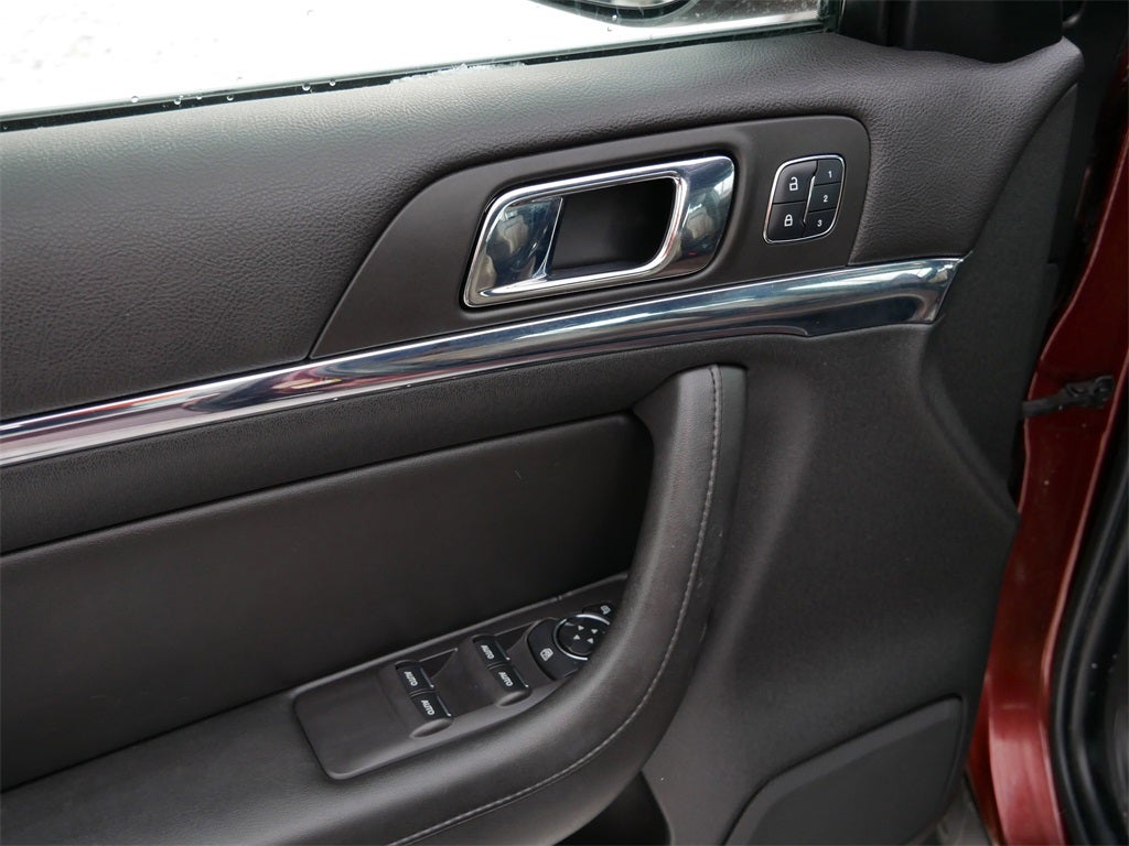 2016 Lincoln MKS Base