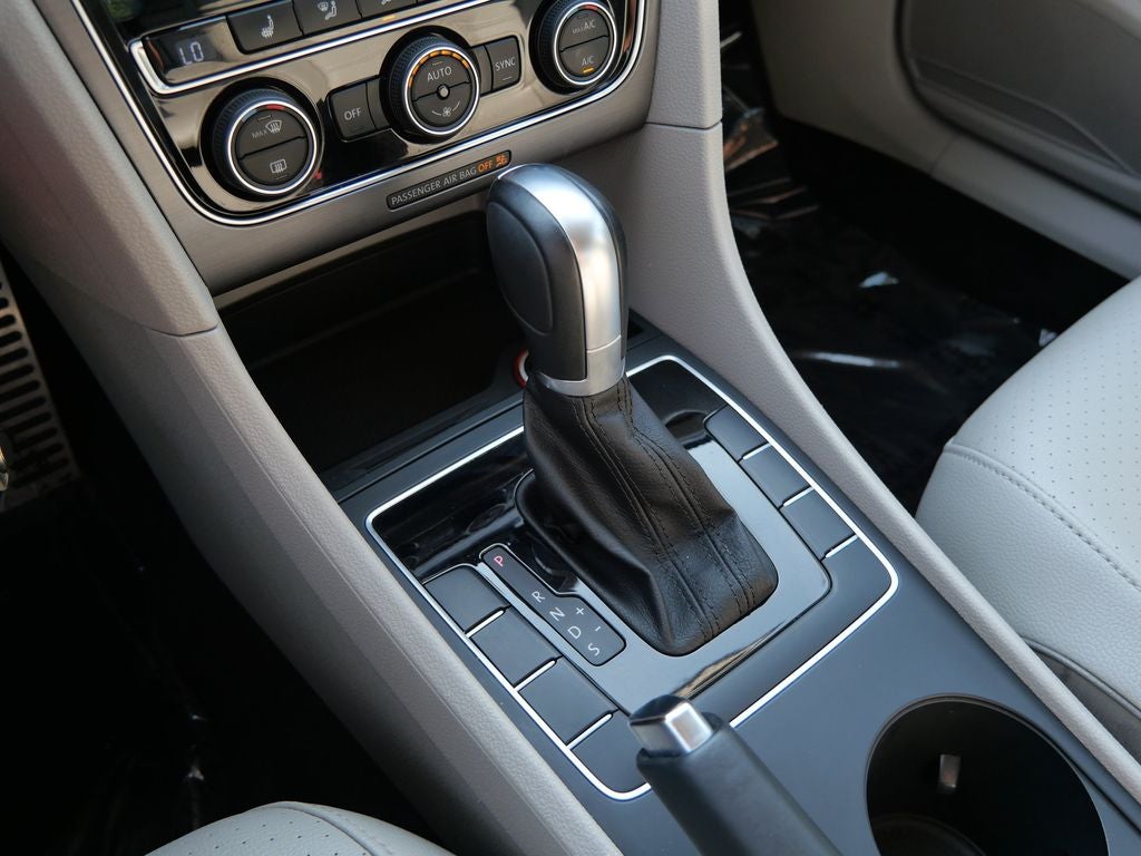 2018 Volkswagen Passat 2.0T R-Line