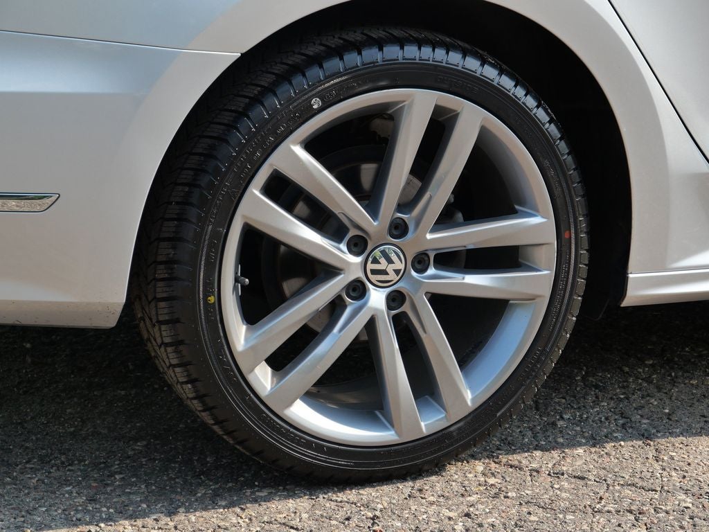 2018 Volkswagen Passat 2.0T R-Line