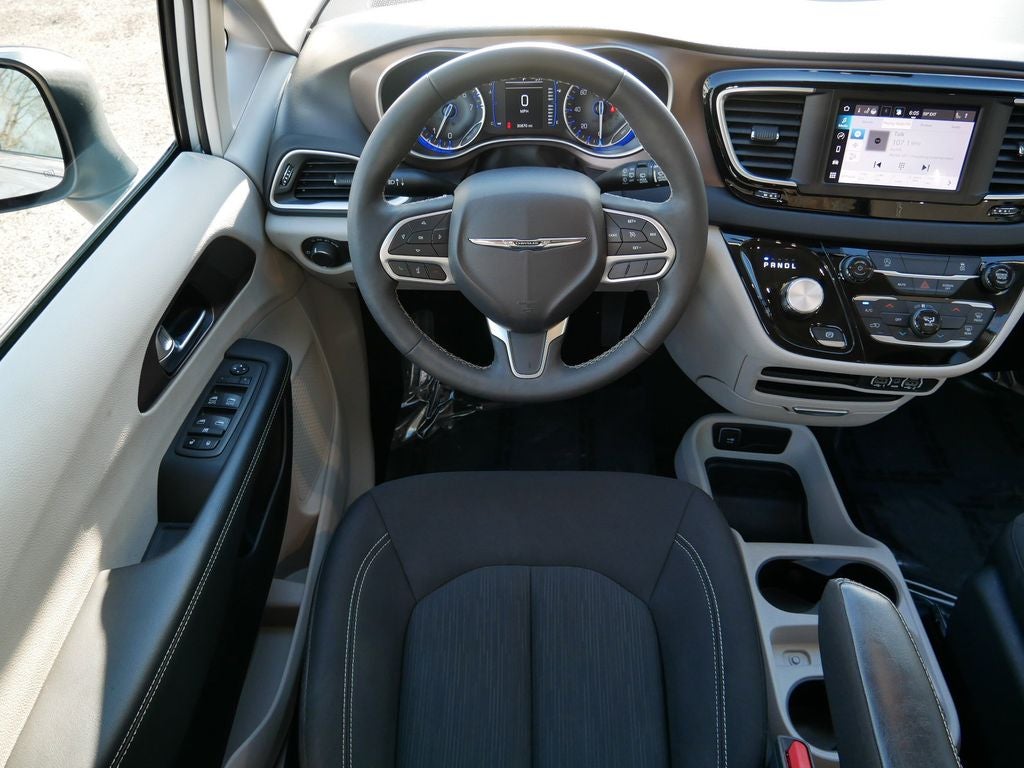 2024 Chrysler Voyager LX