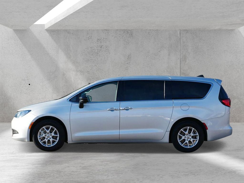 2024 Chrysler Voyager LX