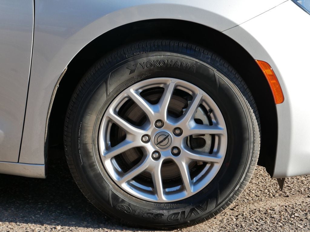 2024 Chrysler Voyager LX