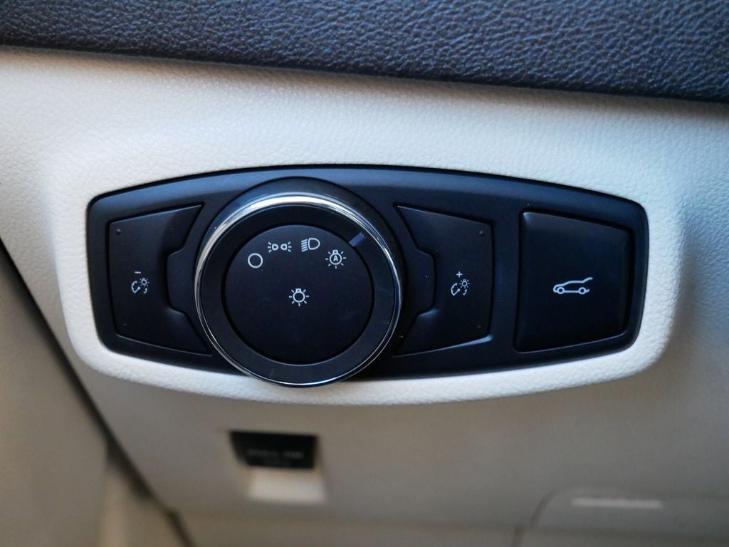 2015 Lincoln MKC Base