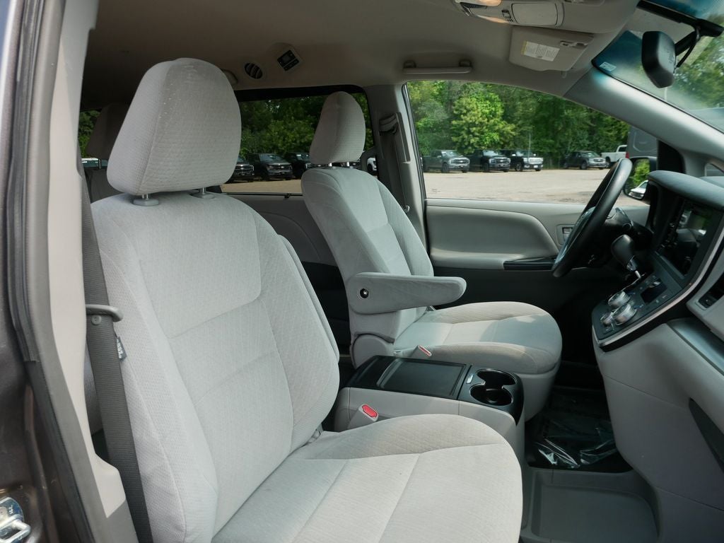 2015 Toyota Sienna LE 8 Passenger