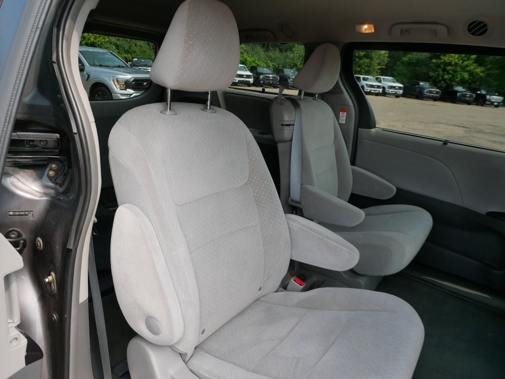 2015 Toyota Sienna LE 8 Passenger