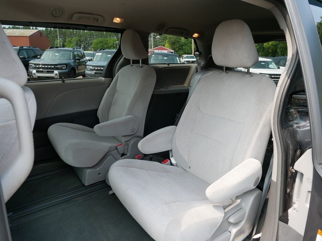 2015 Toyota Sienna LE 8 Passenger
