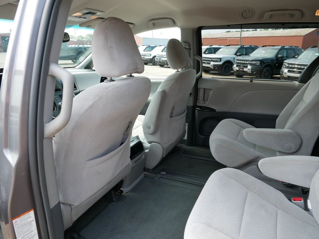 2015 Toyota Sienna LE 8 Passenger