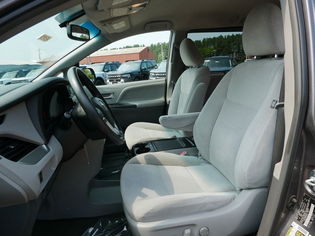2015 Toyota Sienna LE 8 Passenger