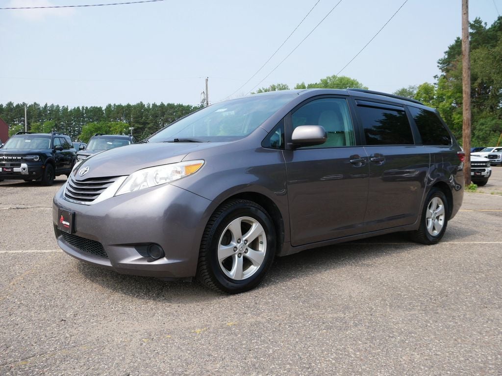 2015 Toyota Sienna LE 8 Passenger