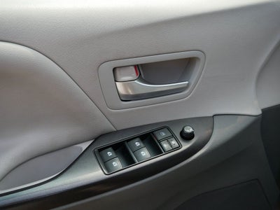 2015 Toyota Sienna LE 8 Passenger
