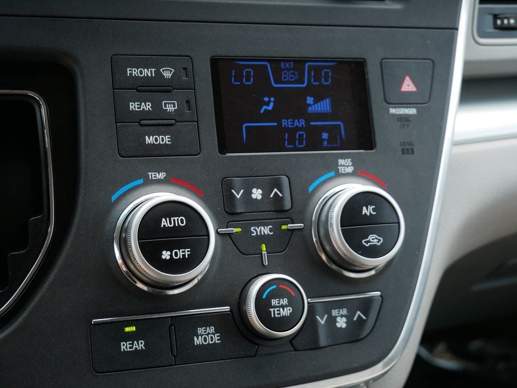 2015 Toyota Sienna LE 8 Passenger