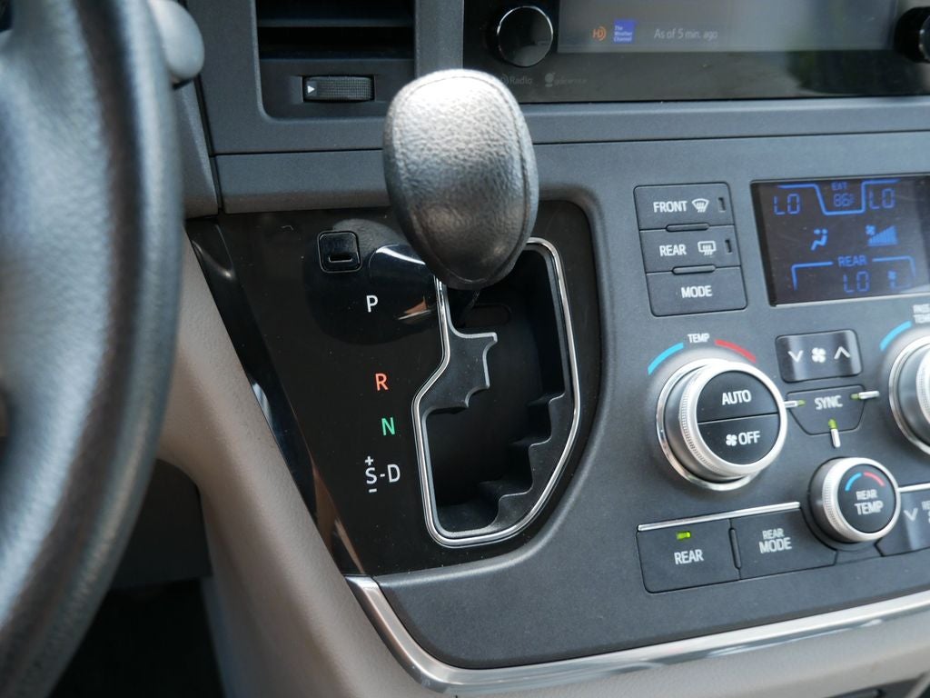2015 Toyota Sienna LE 8 Passenger