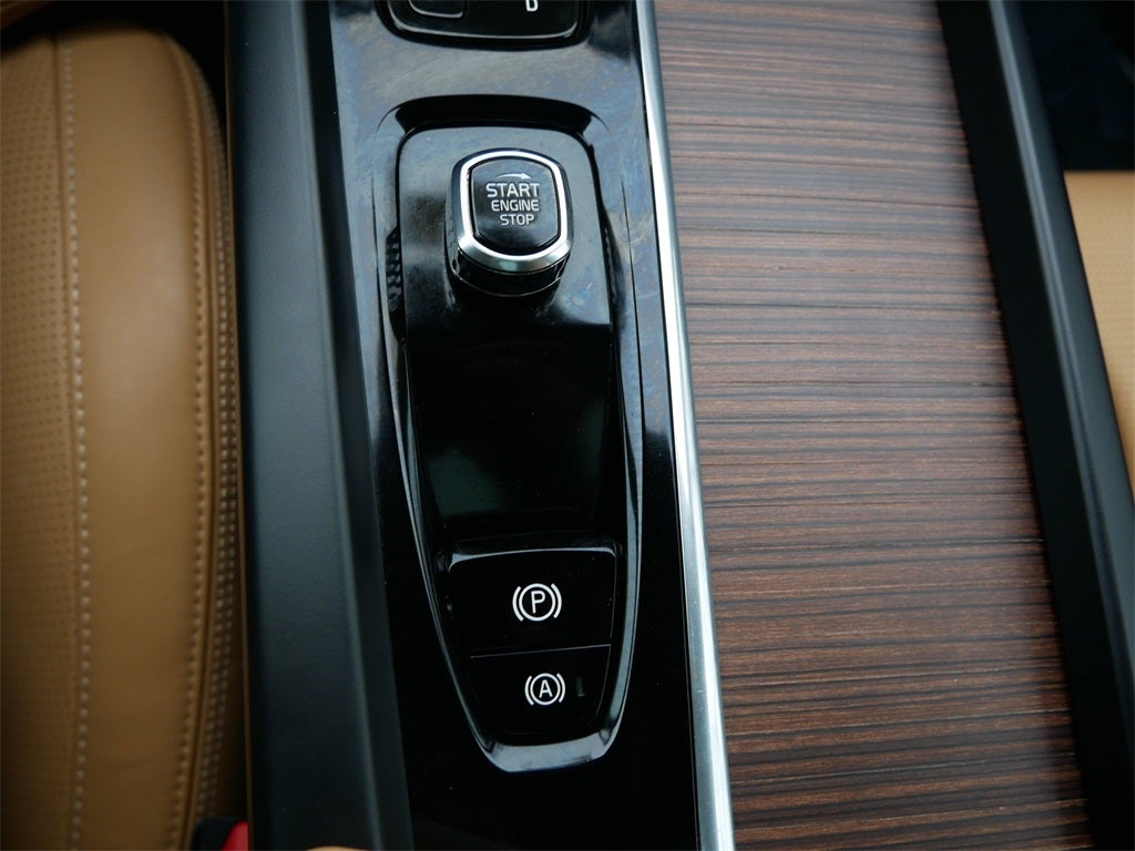 2022 Volvo XC60 Recharge Plug-In Hybrid T8 Inscription