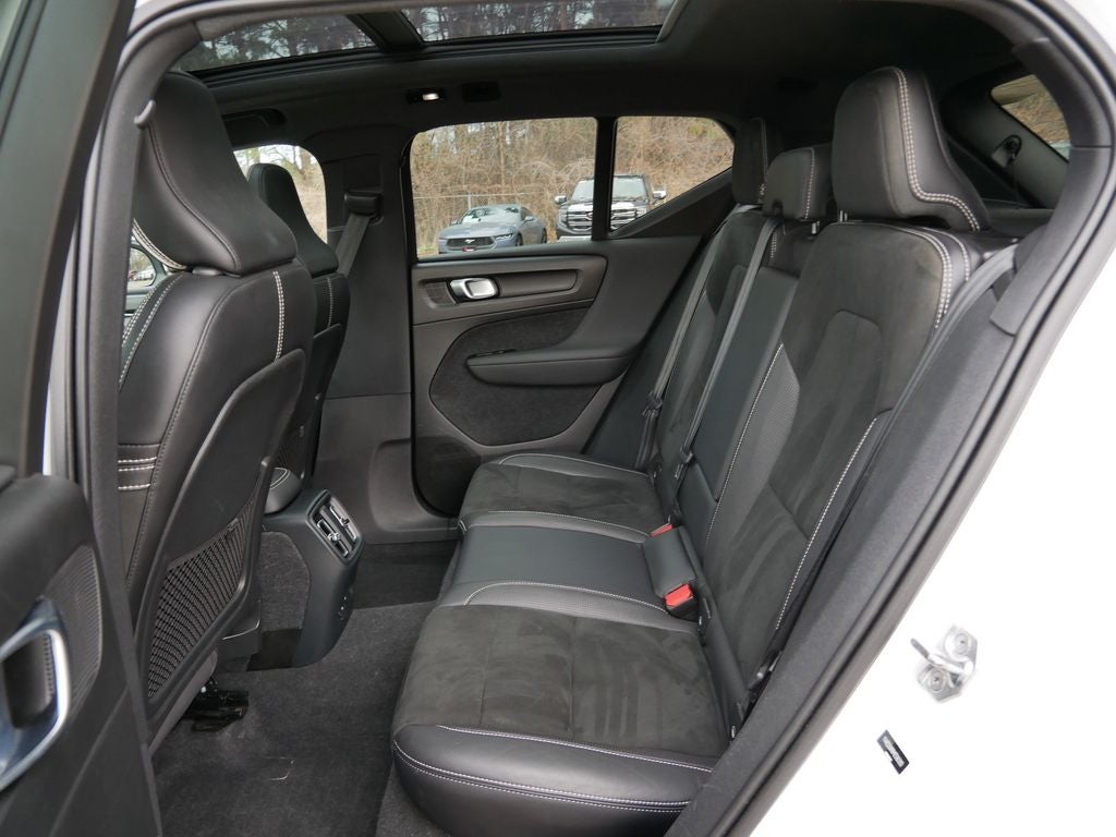 2021 Volvo XC40 Recharge Pure Electric P8