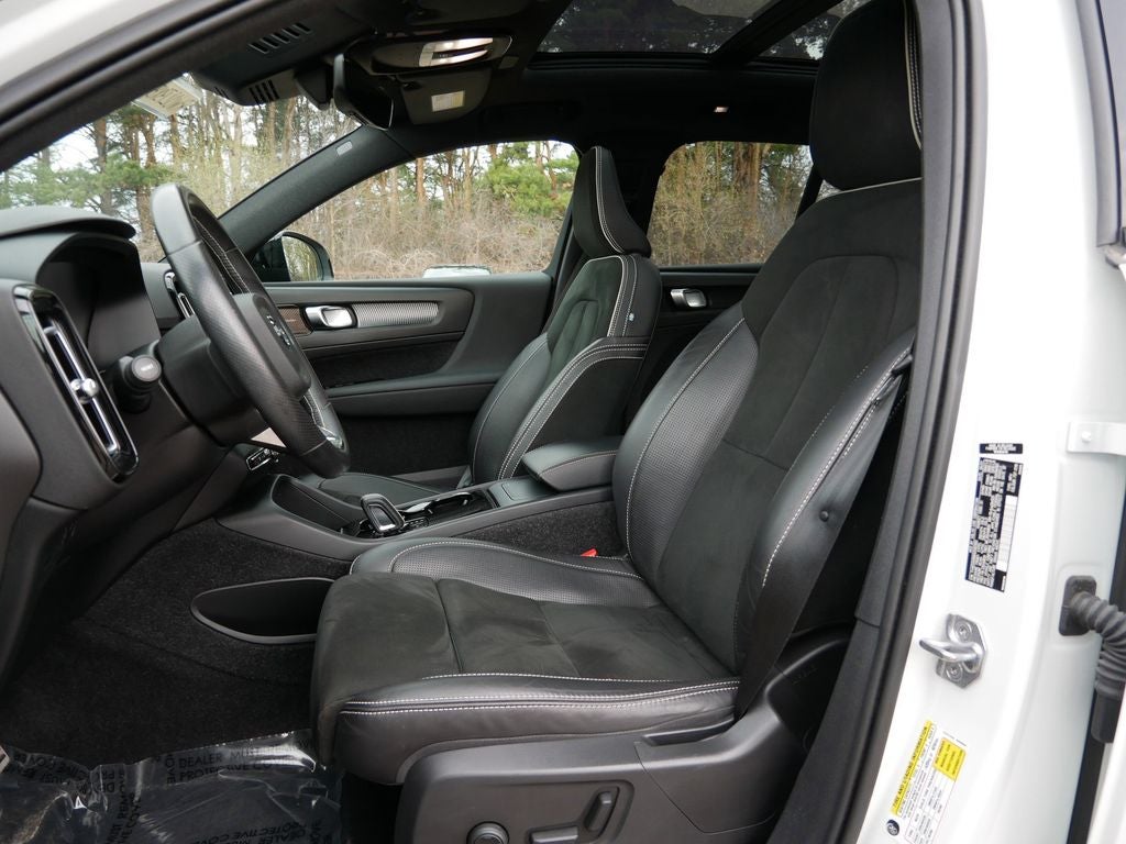 2021 Volvo XC40 Recharge Pure Electric P8