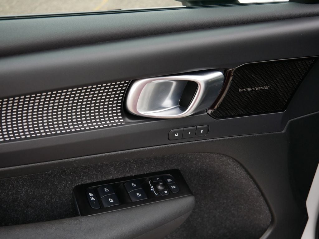 2021 Volvo XC40 Recharge Pure Electric P8