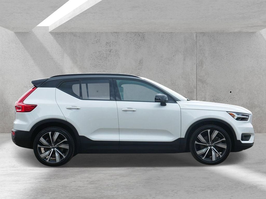 2021 Volvo XC40 Recharge Pure Electric P8