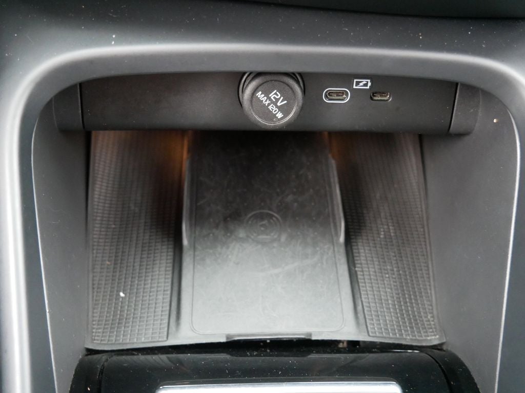 2021 Volvo XC40 Recharge Pure Electric P8