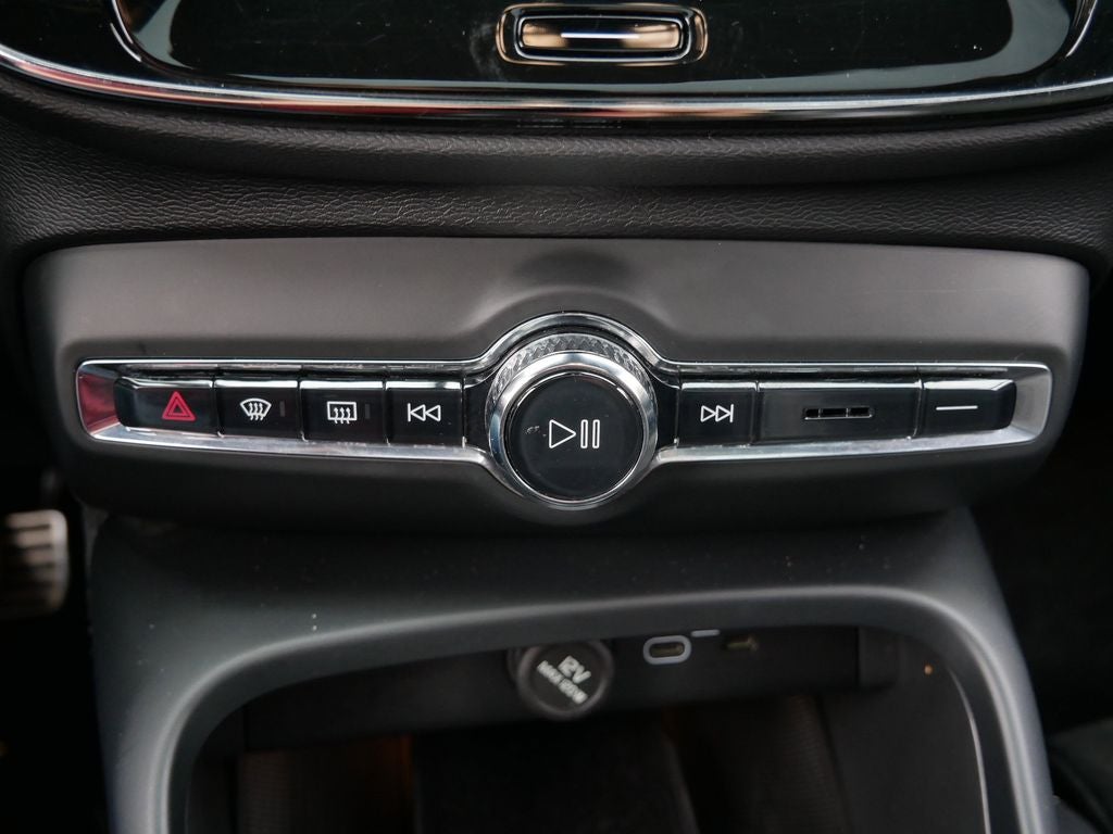 2021 Volvo XC40 Recharge Pure Electric P8