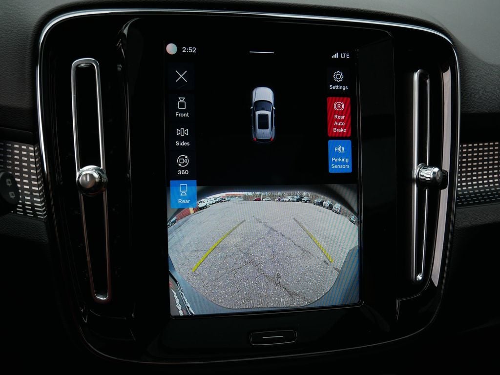 2021 Volvo XC40 Recharge Pure Electric P8