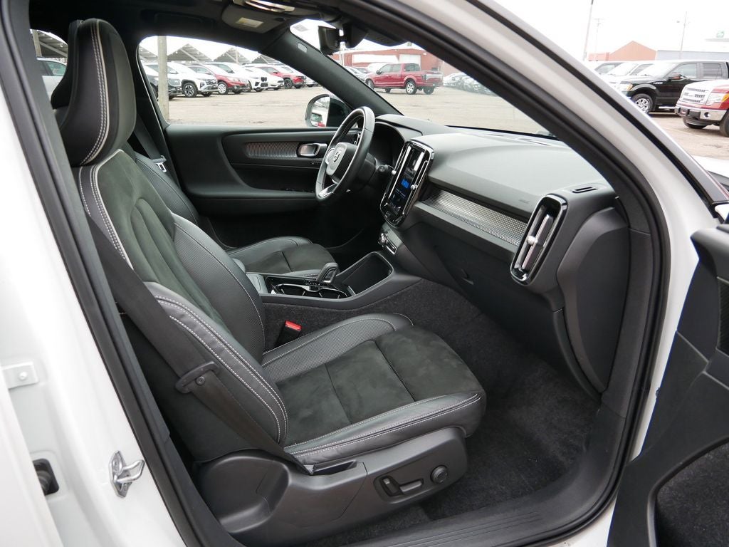 2021 Volvo XC40 Recharge Pure Electric P8