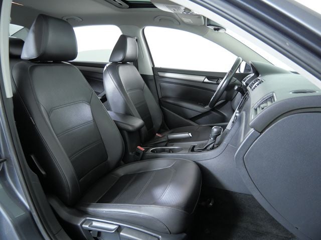 2014 Volkswagen Passat TDI SE w/Sunroof/Nav