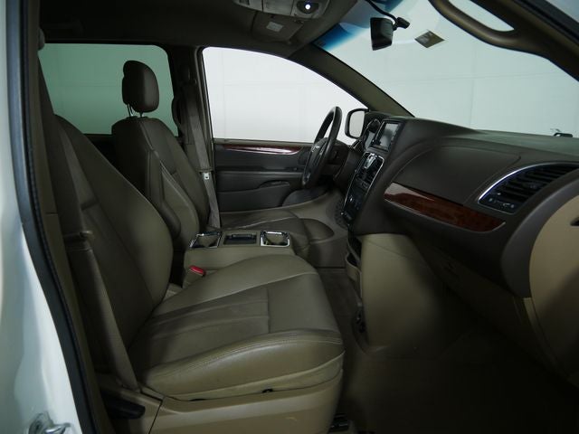 2012 Chrysler Town & Country Touring